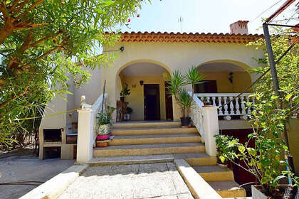 Townhouse vendita in Villamartín, Alicante. 