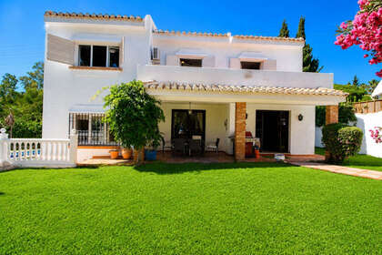 Cluster house for sale in Calahonda, Mijas, Málaga. 