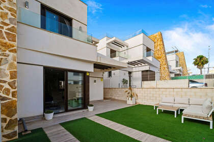 Huse til salg i Villamartín, Alicante. 