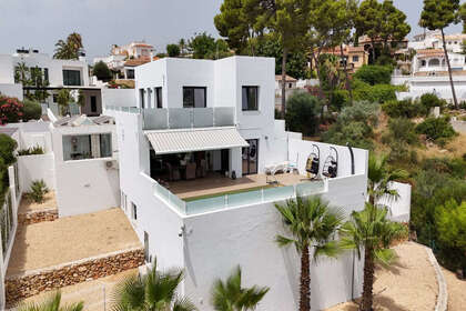 Rijtjeshuizen verkoop in Moraira, Alicante. 