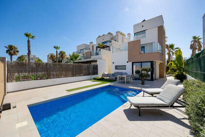Cluster house for sale in Guardamar del Segura, Alicante. 