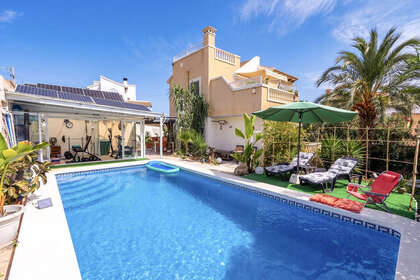Klynge huse til salg i Villamartín, Alicante. 