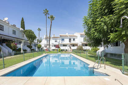 Huse til salg i Nueva andalucia, Málaga. 