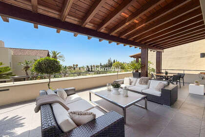 Apartment for sale in Puerto Banús, Marbella, Málaga. 