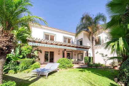 联排别墅 出售 进入 Marbella, Málaga. 