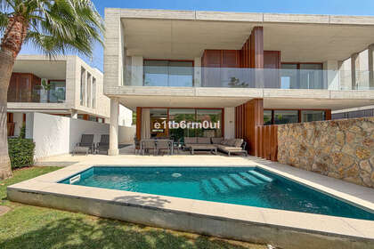 House for sale in Puerto Banús, Marbella, Málaga. 