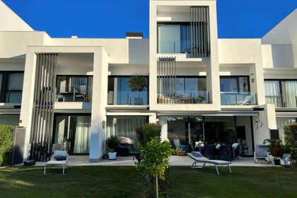 房子 出售 进入 Sotogrande, Cádiz. 