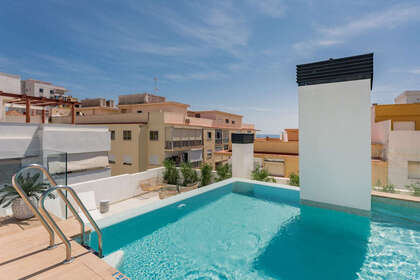 耳房 出售 进入 Estepona, Málaga. 
