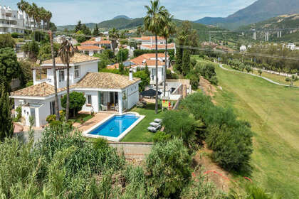 联排别墅 出售 进入 Estepona, Málaga. 