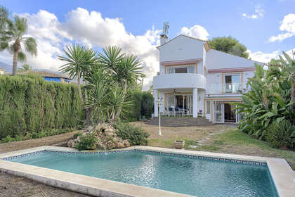 联排别墅 出售 进入 Marbella, Málaga. 