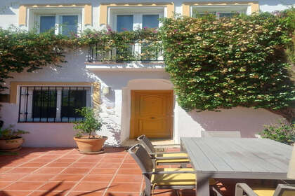 Casa vendita in El Paraiso, Estepona, Málaga. 