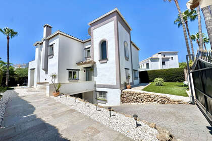 Cluster house for sale in Calahonda, Mijas, Málaga. 