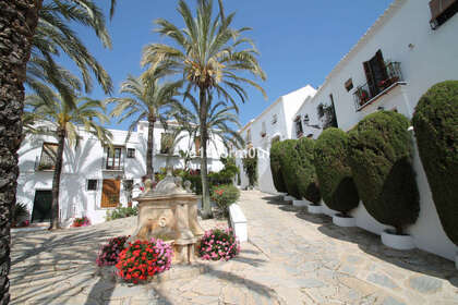 House for sale in Puerto Banús, Marbella, Málaga. 