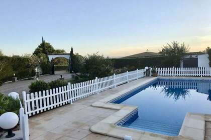 Chalet for sale in Almendralejo, Badajoz. 