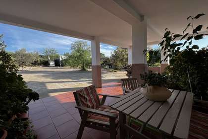 Chalet for sale in Almendralejo, Badajoz. 