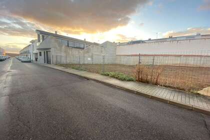 Terreno urbano venta en Almendralejo, Badajoz. 
