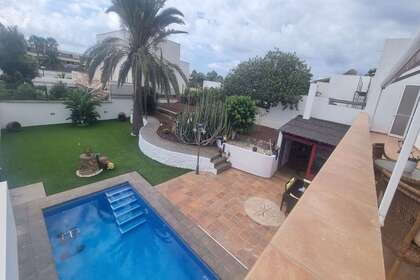 private swimming-pool