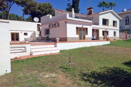 Villa for sale in Torremolinos, Málaga. 