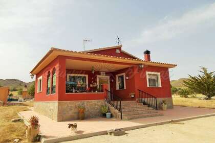 House for sale in Yecla, Murcia. 