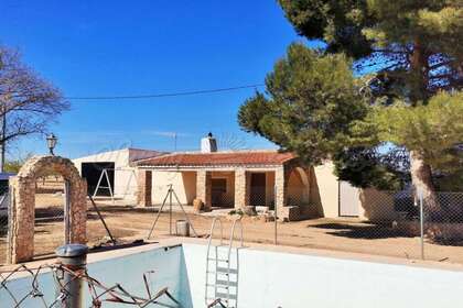 Country house for sale in Yecla, Murcia. 