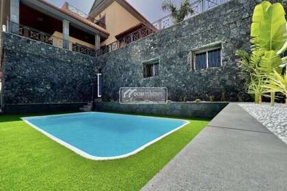 House for sale in Adeje, Santa Cruz de Tenerife, Tenerife. 