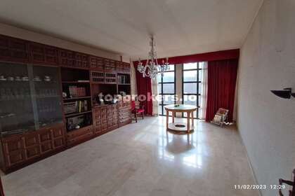 Flat for sale in Granada. 