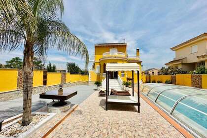 House for sale in Orihuela, Alicante. 