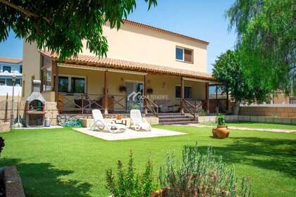 House for sale in Adeje, Santa Cruz de Tenerife, Tenerife. 
