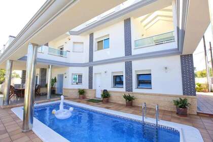 House for sale in Alcanar, Tarragona. 