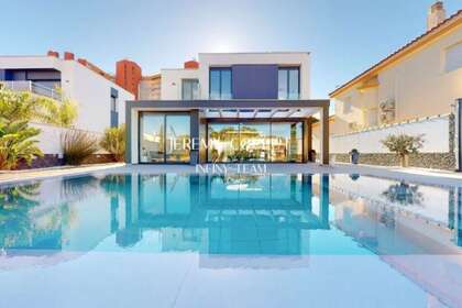 House for sale in Canyelles Almadraba (Roses), Girona. 
