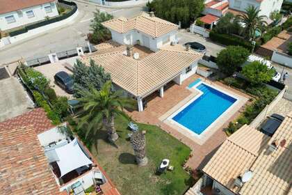 House for sale in Escala, L´, Girona. 