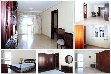 Flat for sale in Sevilla. 