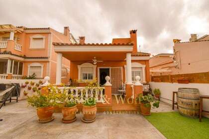 House for sale in Alicante/Alacant. 
