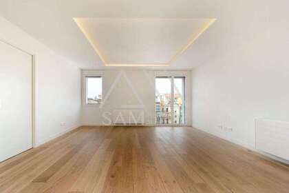 Flat for sale in Barcelona. 