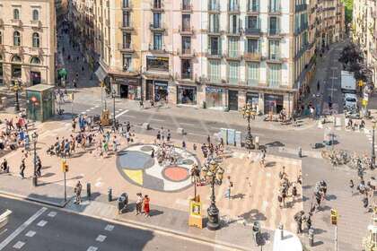 Flat for sale in Barcelona. 
