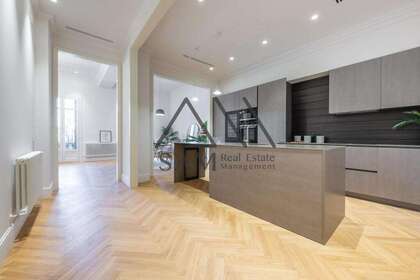 Flat for sale in Barcelona. 