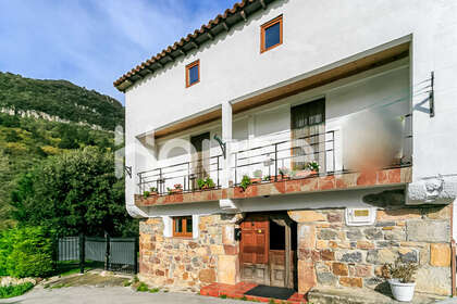 House for sale in Ampuero, Cantabria. 
