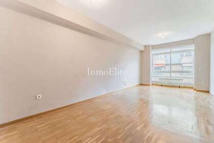 Flat for sale in Madrid. 