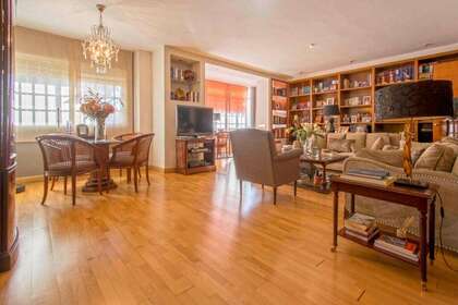 Flat for sale in Sevilla. 