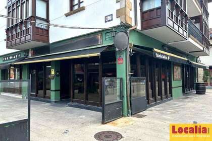 Obchodní prostory v Puente San Miguel, Cantabria. 