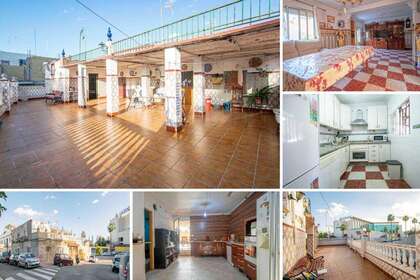 Domy na prodej v Tomares, Aljarafe, Sevilla. 