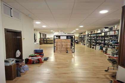 Obchodní prostory na prodej v Sevilla. 