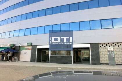  na prodej v Sevilla. 