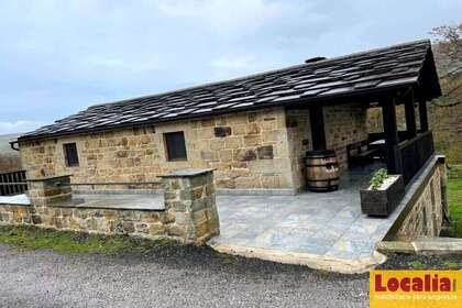 情节 出售 进入 San Pedro del Romeral, Cantabria. 