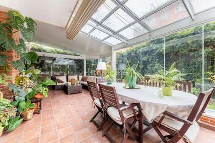 平 出售 进入 Pozuelo de Alarcón, Madrid. 