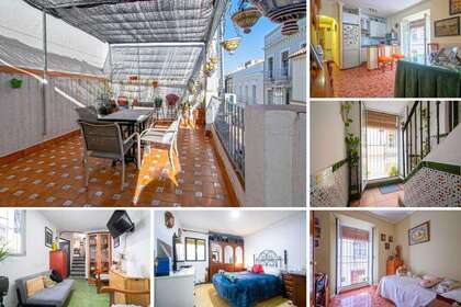 Řadový dům na prodej v Sevilla. 