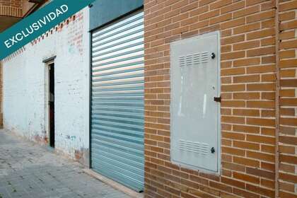 Handelspanden verkoop in Parla, Madrid. 