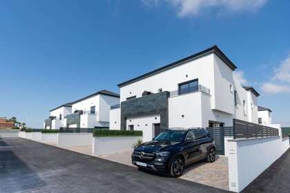 Huse til salg i Santa Pola, Alicante. 