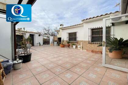 Klynge huse til salg i Busot, Alicante. 