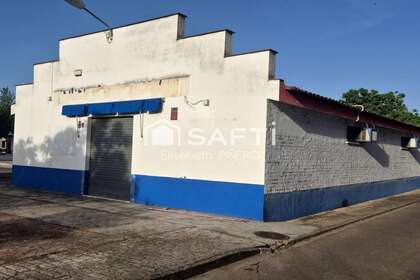 Commercial premise for sale in Montijo, Badajoz. 